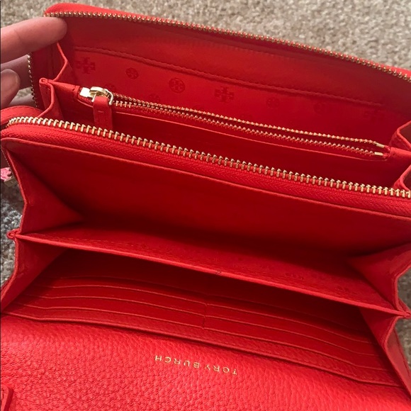 Tory Burch wallet crossbody - Picture 7 of 8